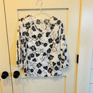Black and White Floral V-Neck Blouse